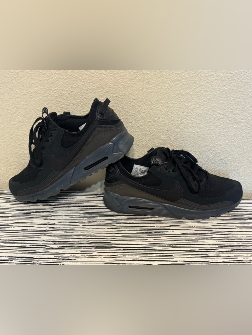 Nike Men’s Black Low-Top Air Max Sneakers